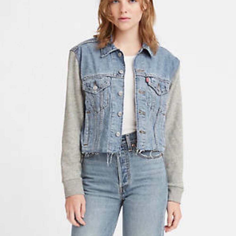Levi’s Ex-Boyfriend Hybrid Trucker Jacket
Color: Light Wash- Two Minds, XL, NWT
